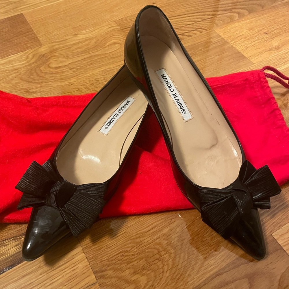 Manolo Blahnik Patent Leather and Silk Bow Point Toe Ballet Flats SIZE 37
